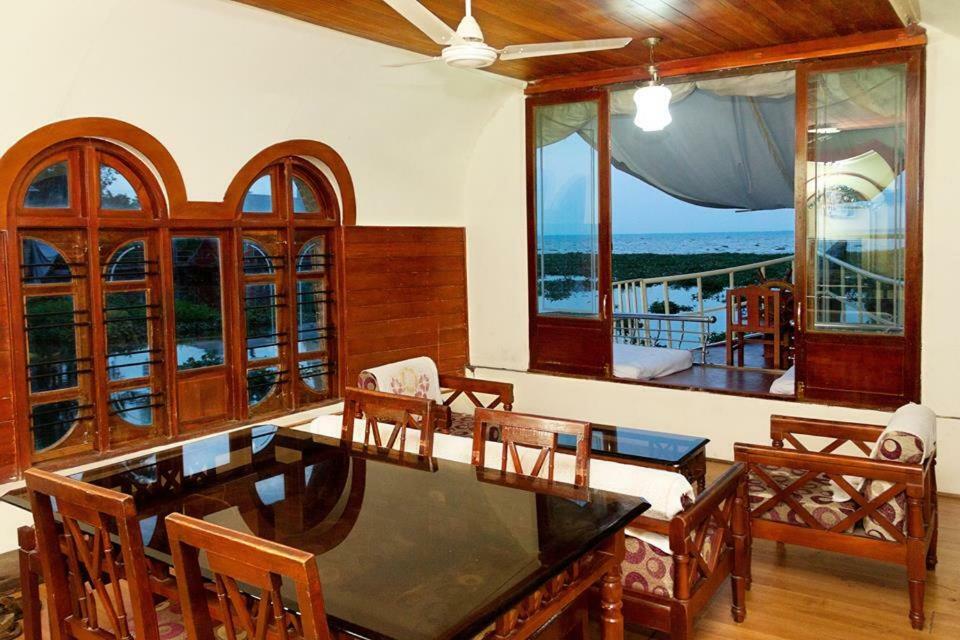 Aqua Jumbo Houseboats Kumarakom Exterior foto