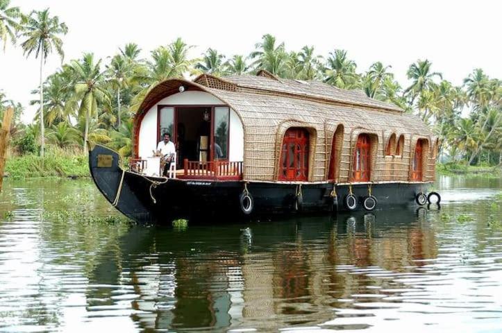 Aqua Jumbo Houseboats Kumarakom Exterior foto